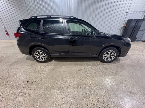 Used 2022 Subaru Forester Premium image 6