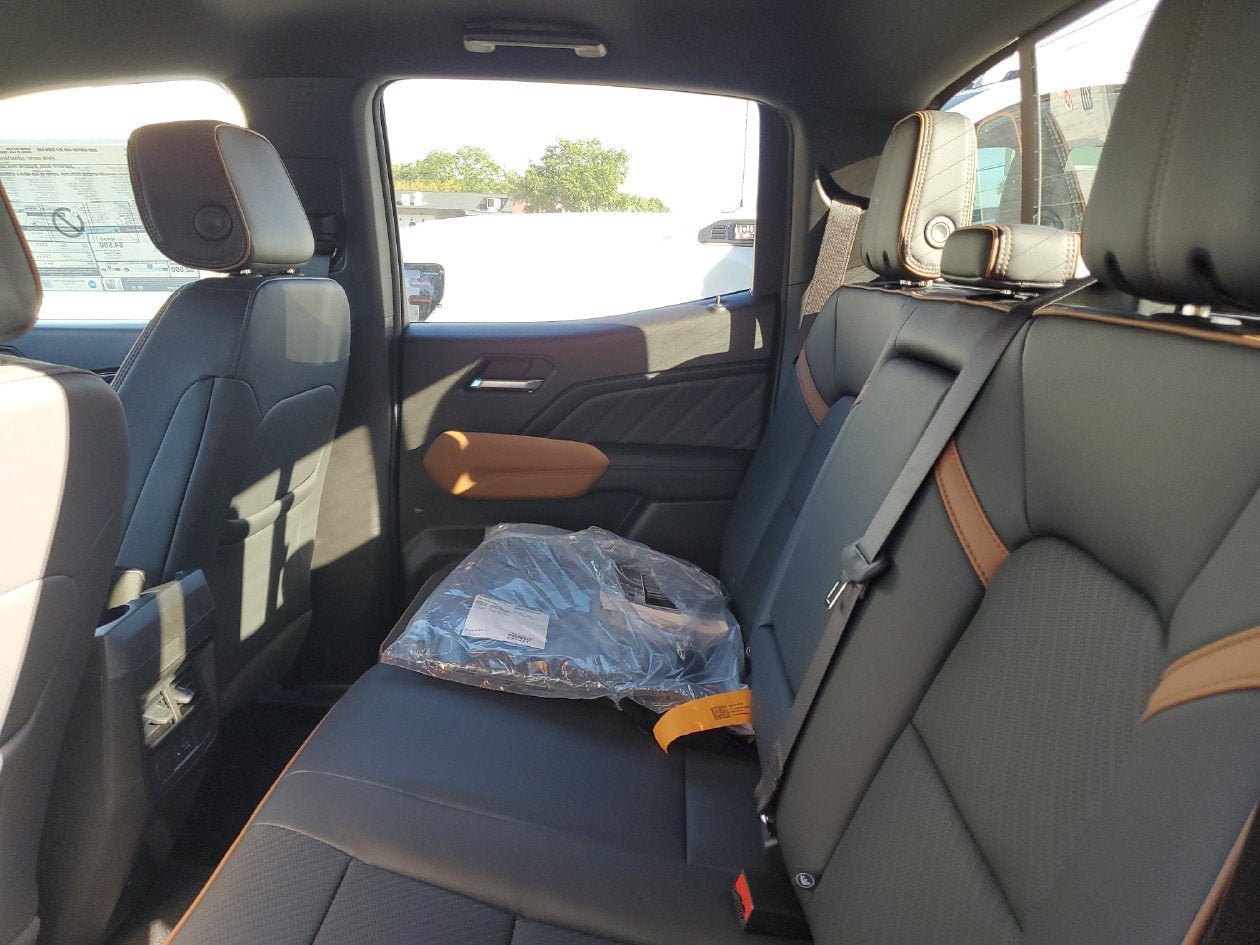 New 2026 GMC Canyon AT4 w/ AT4 Premium Package AWD/4WD image 11