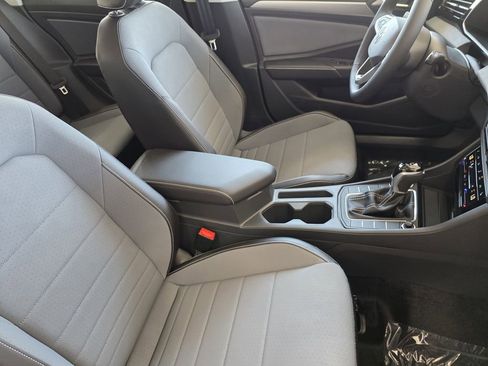 New 2025 Volkswagen Jetta SE FWD image 12