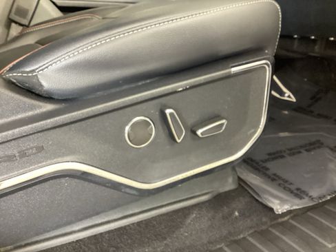 Used 2022 Ford F150 Lariat w/ Equipment Group 502A High AWD/4WD image 9