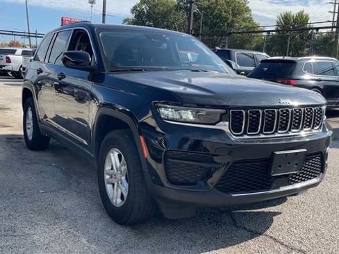 Used 2023 Jeep Grand Cherokee Laredo image 7