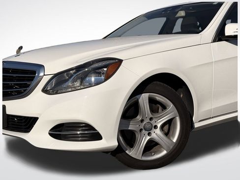 Used 2014 Mercedes-Benz E 350 4MATIC Sedan image 2