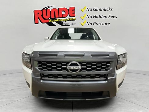 Used 2025 Nissan Frontier SV AWD/4WD image 9