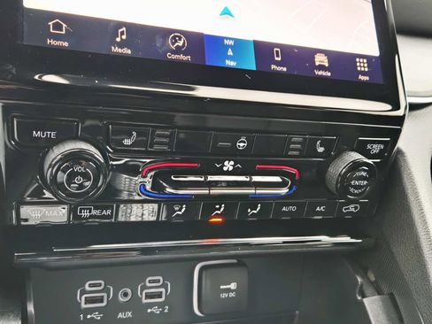 New 2025 Jeep Grand Cherokee Limited w/ Black Appearance Package image 24