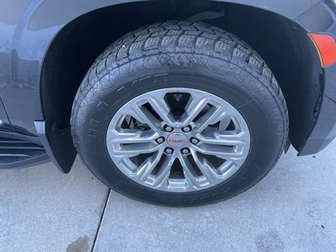 Used 2022 GMC Yukon XL SLT w/ SLT Premium Package image 27