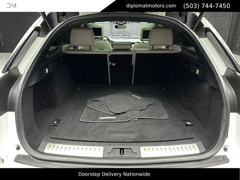 Used 2018 Land Rover Range Rover Velar R-Dynamic SE image 46