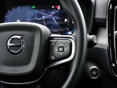 Certified 2025 Volvo XC40 B5 Core AWD/4WD image 21