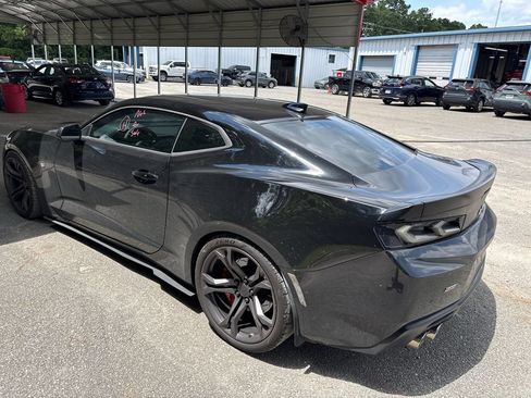 Used 2018 Chevrolet Camaro SS RWD image 6