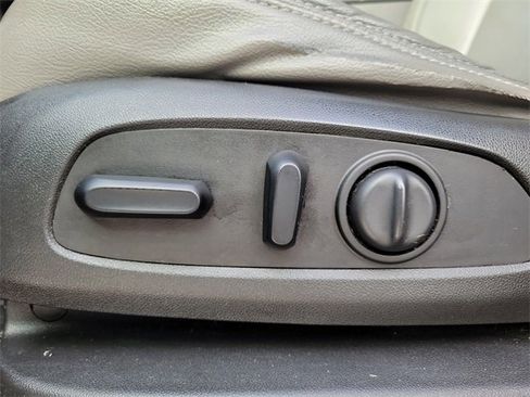 Used 2020 Chevrolet Traverse LT image 23