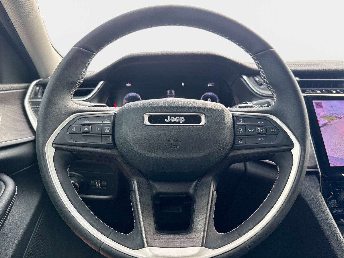 Used 2023 Jeep Grand Cherokee Limited AWD/4WD image 26