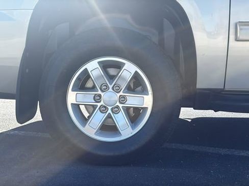 Used 2012 GMC Yukon XL SLT RWD image 9