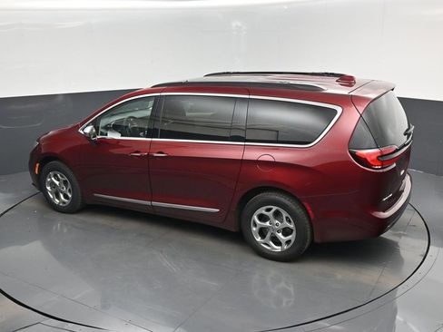 Used 2022 Chrysler Pacifica Limited image 46