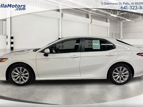 Used 2019 Toyota Camry LE image 6