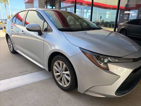 Used 2023 Toyota Corolla LE w/ LE Convenience Package FWD image 3