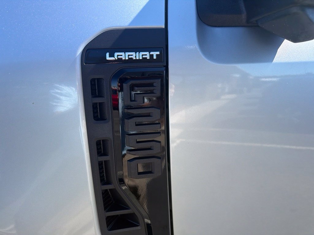 Used 2023 Ford F250 Lariat w/ Sport Appearance Package AWD/4WD image 9