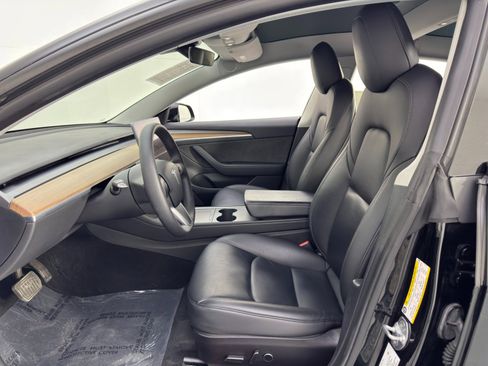 Used 2022 Tesla Model 3 image 17