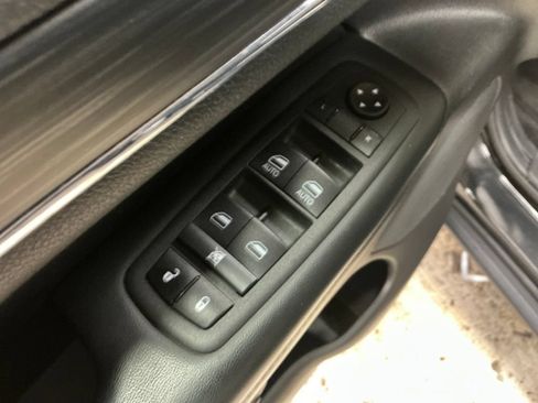 Used 2022 Jeep Grand Cherokee Limited AWD/4WD image 16