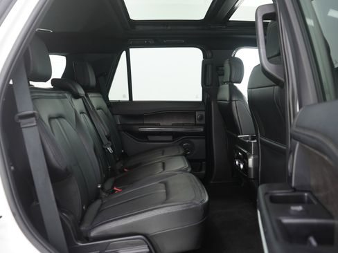 Used 2020 Ford Expedition Limited image 11