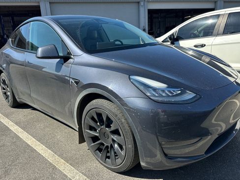 Used 2021 Tesla Model Y Long Range image 1