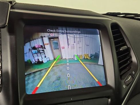 Used 2018 Jeep Cherokee Latitude Plus w/ Cold Weather Group image 18