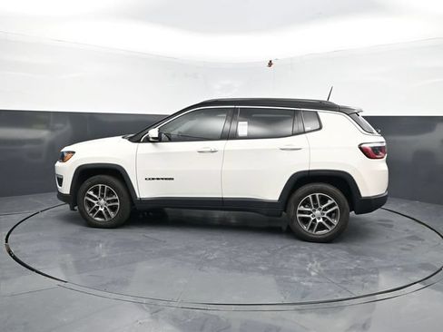 Used 2018 Jeep Compass Latitude w/ Cold Weather Group AWD/4WD image 5