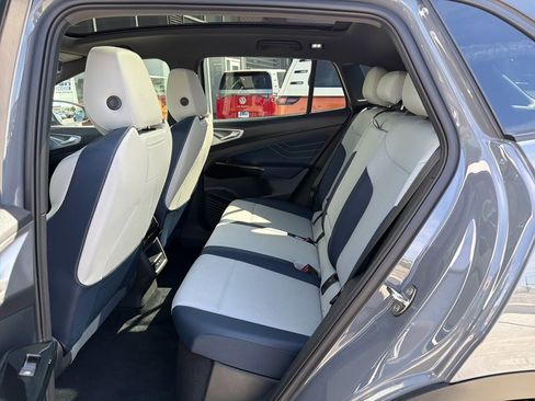 Certified 2025 Volkswagen ID.4 Pro S AWD/4WD image 14