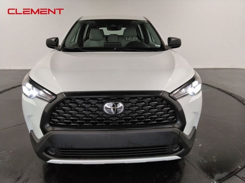 Used 2024 Toyota Corolla Cross L image 2