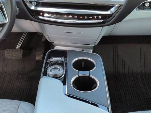 Used 2024 Cadillac Lyriq Luxury RWD image 18