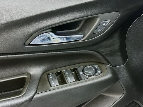 Used 2023 Chevrolet Equinox LT w/ LPO, Floor Liner Package AWD/4WD image 15