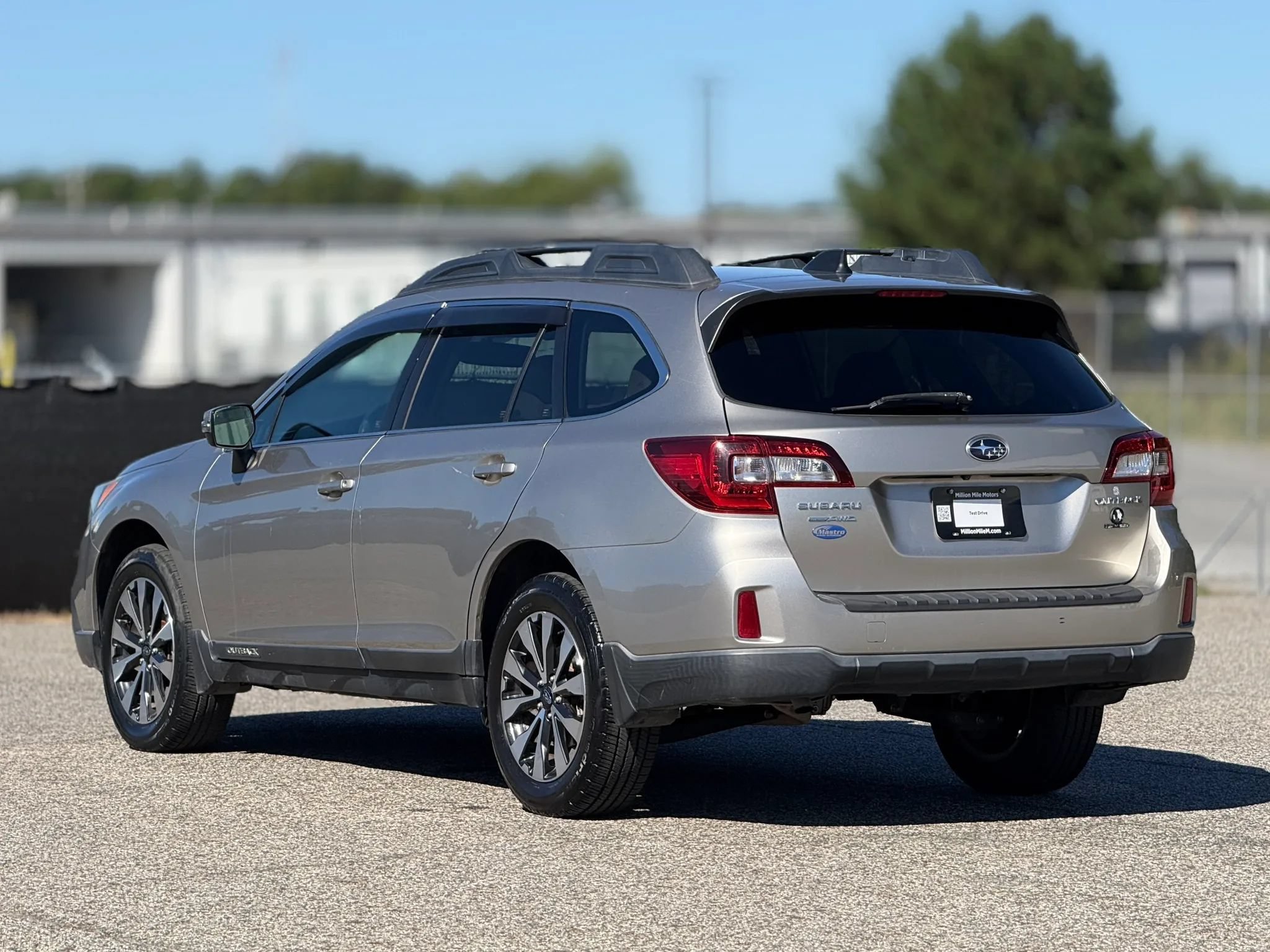 Used 2016 Subaru Outback 2.5i Limited AWD/4WD image 10