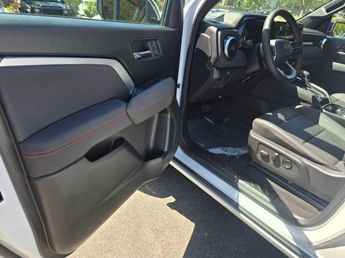 Used 2026 Chevrolet Colorado Z71 w/ Technology Package AWD/4WD image 21
