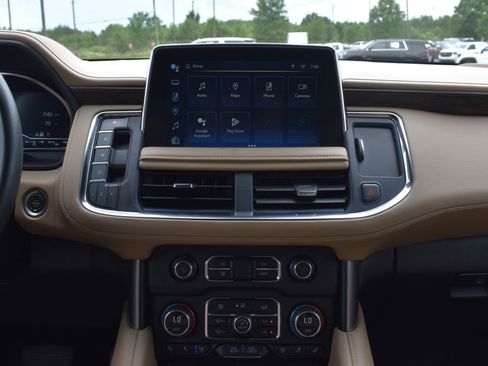 Used 2024 Chevrolet Tahoe Premier AWD/4WD image 16