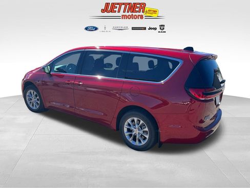 Used 2024 Chrysler Pacifica Touring-L AWD/4WD image 3