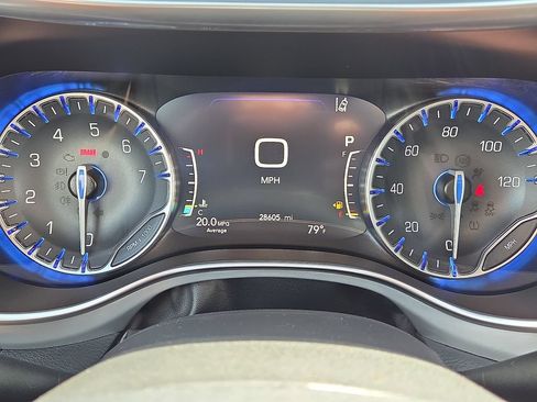 Used 2025 Chrysler Pacifica Limited FWD image 26