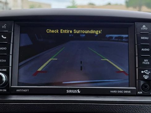 Used 2016 Chrysler Town & Country Limited FWD image 34