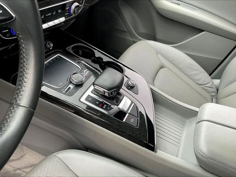 Used 2017 Audi Q7 3.0T Premium Plus image 14