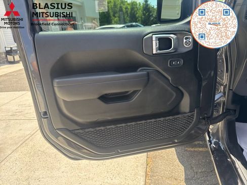 Used 2024 Jeep Wrangler Unlimited w/ Convenience Group AWD/4WD image 23
