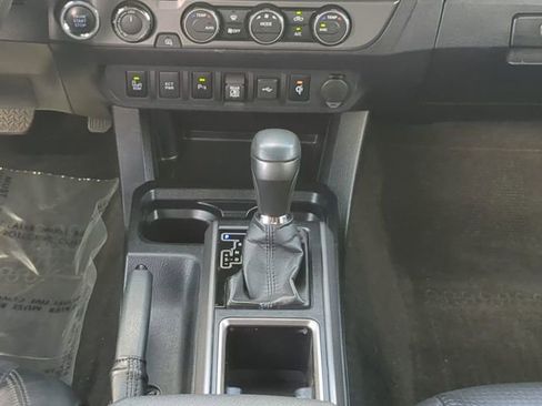 Certified 2022 Toyota Tacoma TRD Off-Road w/ TRD Premium Off Road Package image 19