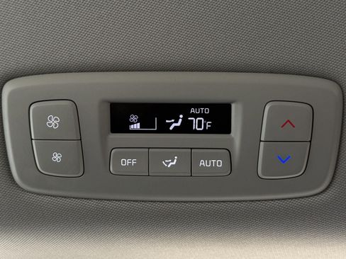 Used 2025 Kia Carnival FWD image 32