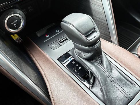 Used 2024 Toyota Venza Limited AWD/4WD image 26