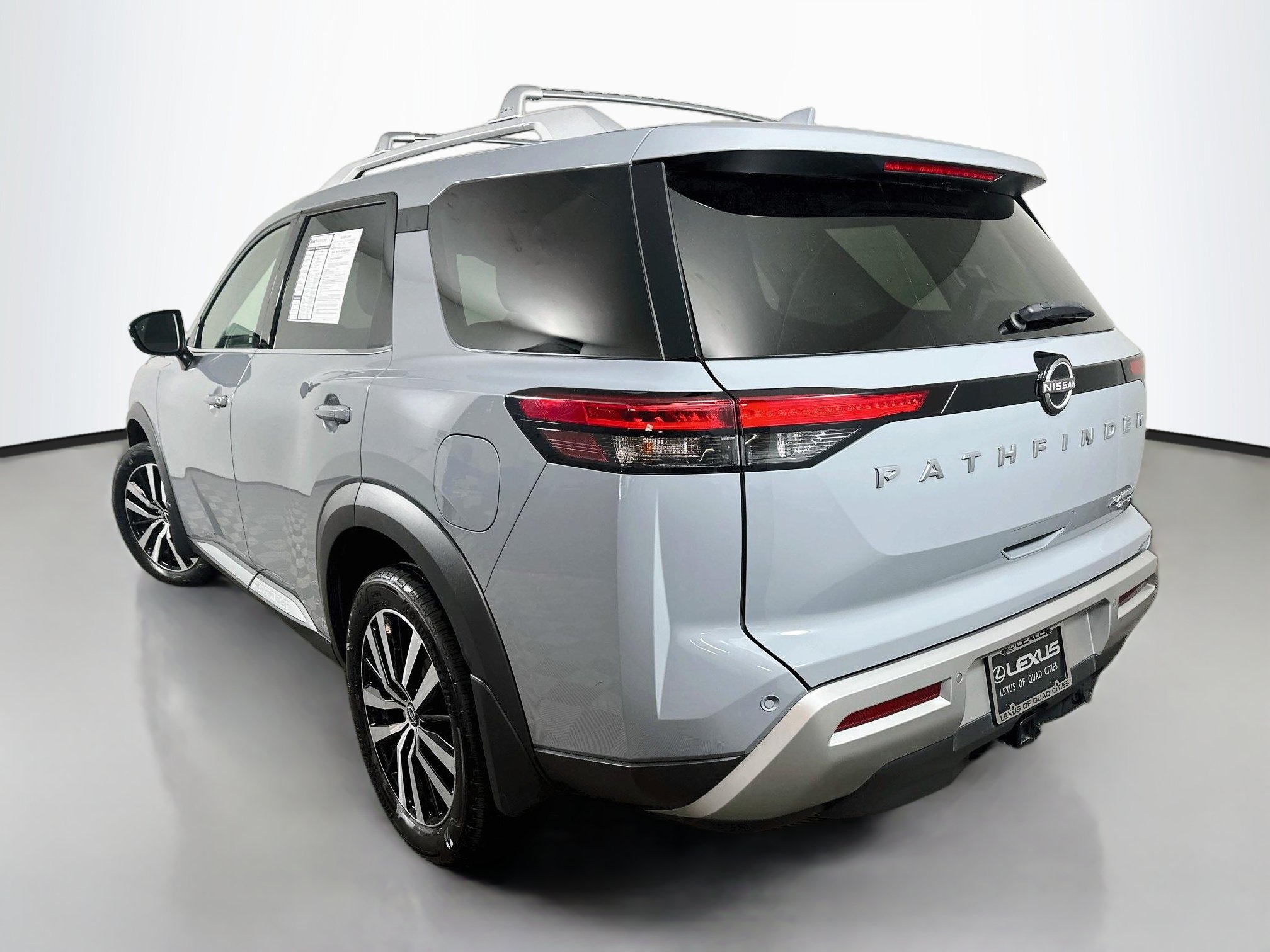 Used 2023 Nissan Pathfinder Platinum AWD/4WD image 5