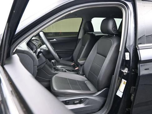 Used 2021 Volkswagen Tiguan SE AWD/4WD image 27