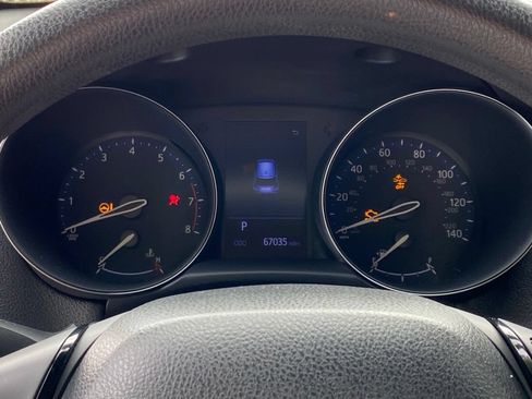 Used 2019 Toyota C-HR LE FWD image 8