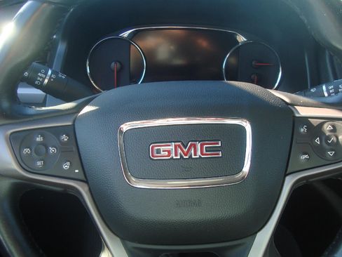 Used 2022 GMC Acadia AT4 w/ Technology Package image 10