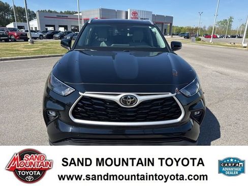 Used 2024 Toyota Highlander XLE image 8
