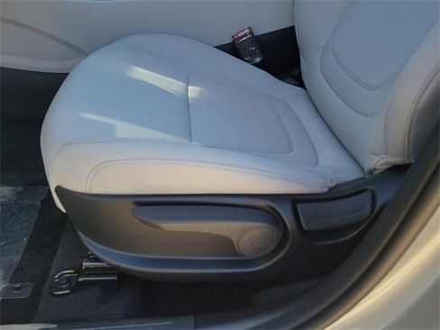 New 2025 Hyundai Tucson SE image 16