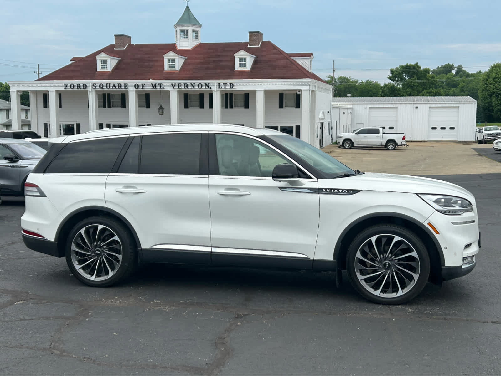 Used 2020 Lincoln Aviator Reserve w/ Equipment Group 202A AWD/4WD image 5