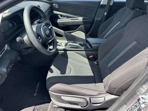 Used 2025 Hyundai Elantra SE w/ Cargo Package FWD image 19