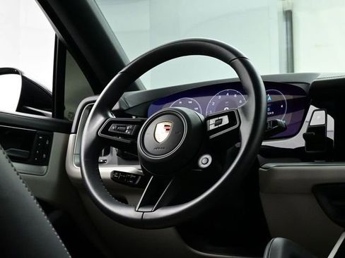 Certified 2024 Porsche Cayenne Coupe AWD/4WD image 21