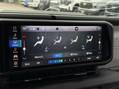 Used 2025 Jeep Wrangler Unlimited Sahara AWD/4WD image 28